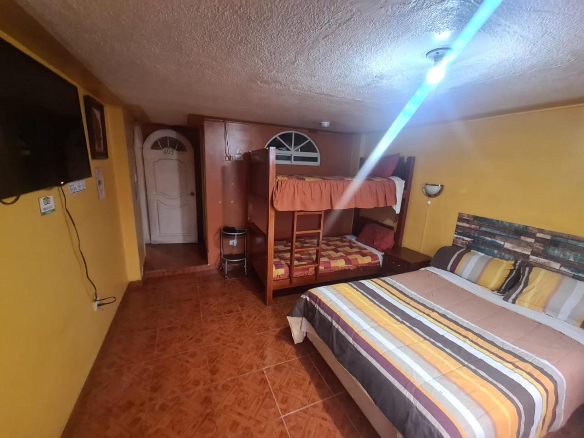 Отель Hostal Miguel Angel Кито Экстерьер фото